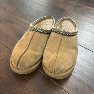 UGG Slippers Suede Camel and Brown Size 9